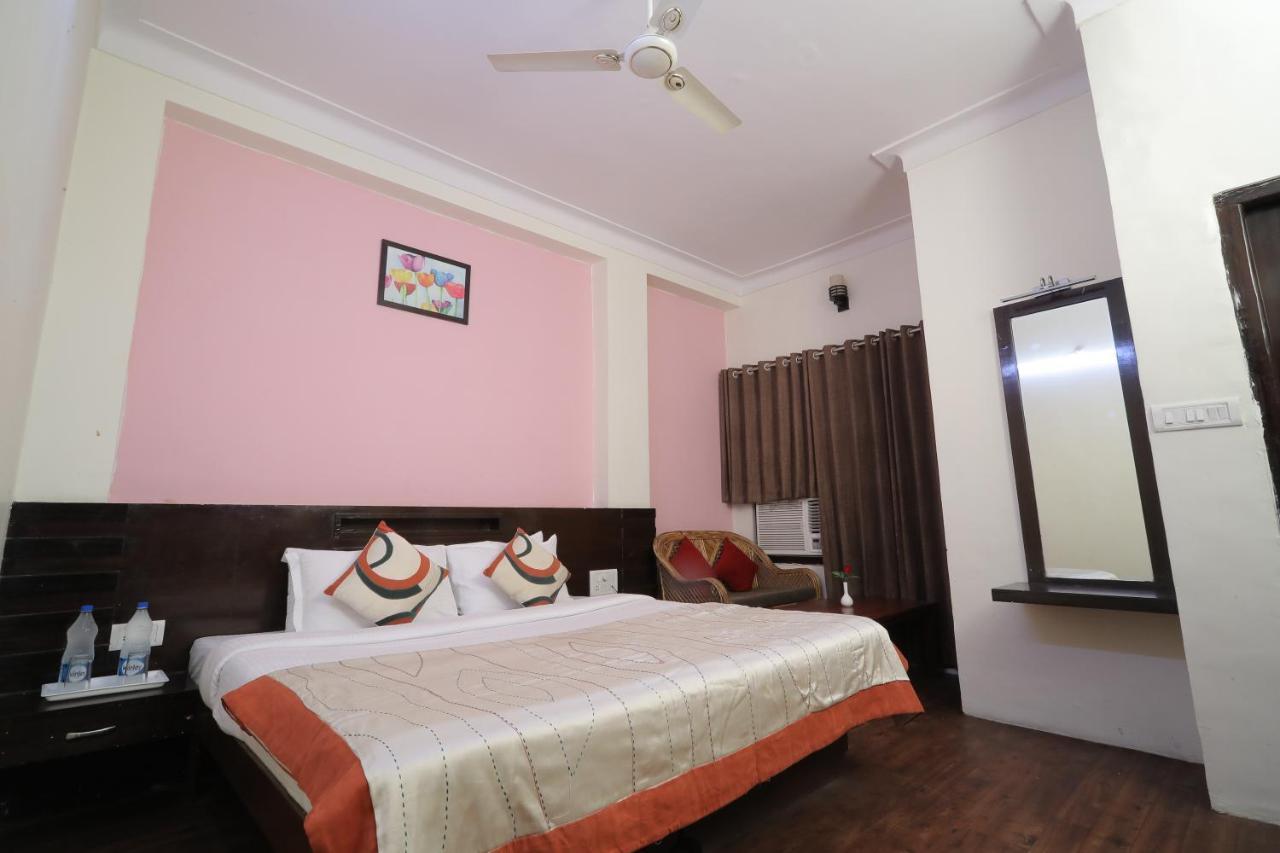 Hotel Vivek Continental Gwalior Exterior foto